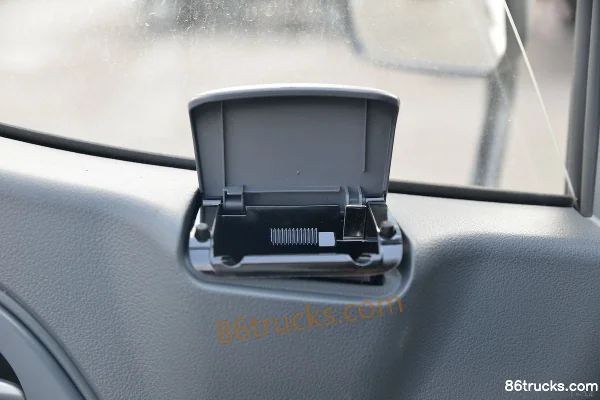 JAC Shuailing E Medium Body 130 hp 4X2(6 wheels) 4.15m Single Row Van Light Truck (China VI) Cab (3) | 86Trucks