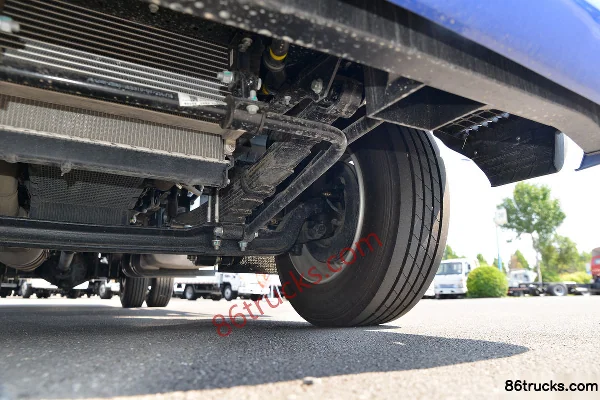 JAC Junling A8 170 hp 4X2(6 wheels) 5.4 m one-and-a-half-row flatbed light truck (China VI) Chassis (3) | 86Trucks