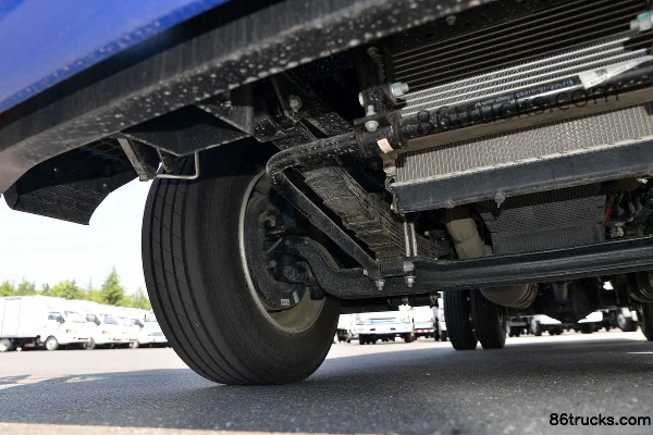 JAC Junling A8 170 hp 4X2(6 wheels) 5.4 m one-and-a-half-row flatbed light truck (China VI) Chassis (2) | 86Trucks