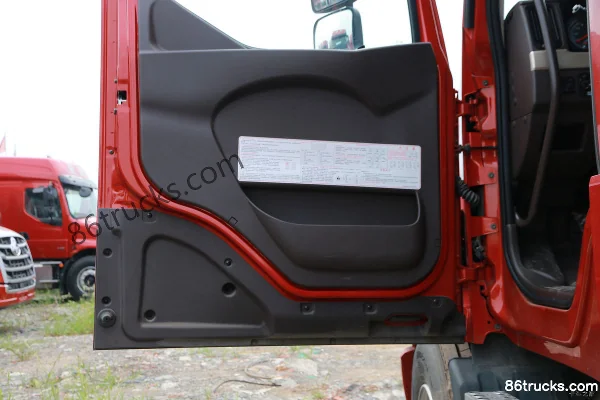 DongfengLiuqi Chenglong T5 Heavy Truck 430 hp 6X4(10 wheels) Tractor Truck (China VI) Cab (3) | 86Trucks