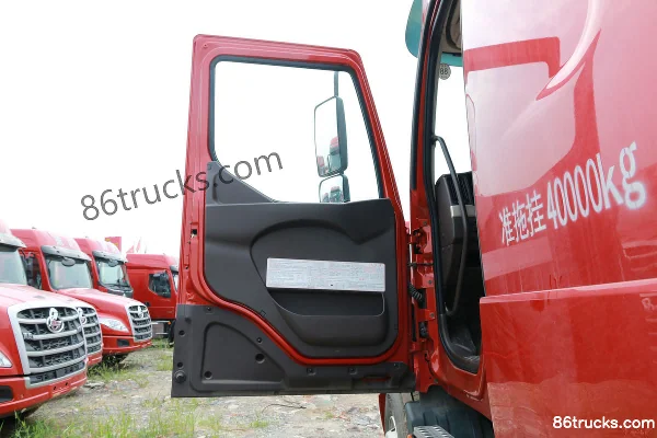 DongfengLiuqi Chenglong T5 Heavy Truck 430 hp 6X4(10 wheels) Tractor Truck (China VI) Cab (1) | 86Trucks
