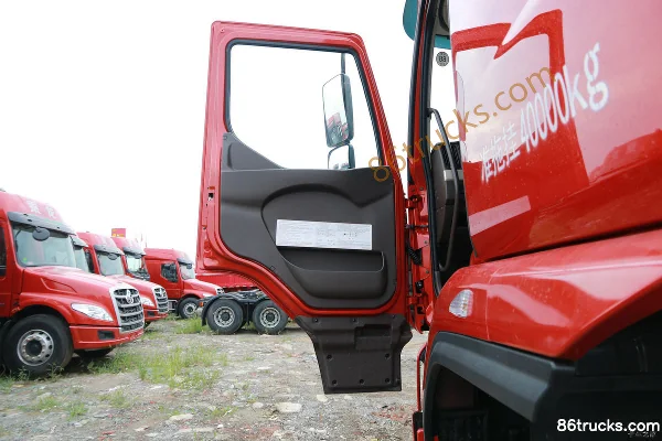 Dongfeng Liuqi Chenglong H5 430 hp 6X4(10 wheels) Tractor Truck (China VI) Cab (1) | 86Trucks