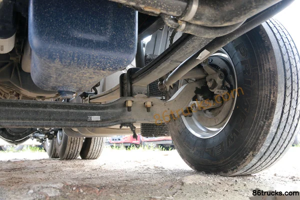 Dongfeng Liuqi Chenglong H5 430 hp 6X4(10 wheels) Tractor Truck (China VI) Chassis (3) | 86Trucks
