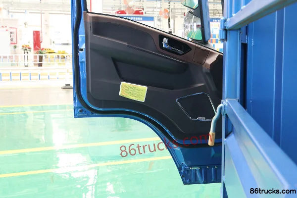 SHACMAN Commercial Vehicle Xuande E9 Urban Edition 4.5T 4.1m Single Row Pure Electric Fence Cargo Light Truck 91.1kWh 4X2(6 wheels) Interior