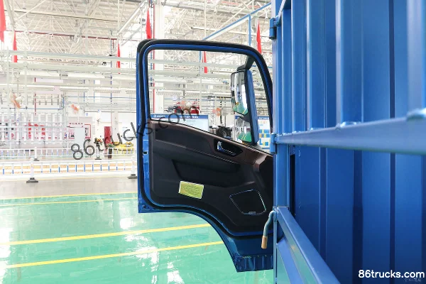 SHACMAN Commercial Vehicle Xuande E9 Urban Edition 4.5T 4.1m Single Row Pure Electric Fence Cargo Light Truck 91.1kWh 4X2(6 wheels) Interior