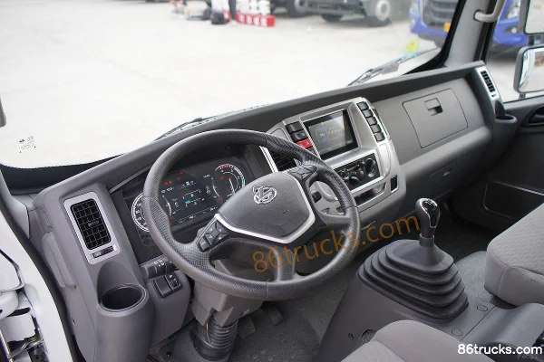 Dongfeng Liuqi Chenglong L2 127hp 4X2(6 wheels) 4.2m Single-row Box Van Light Truck Cab (3) | 86Trucks