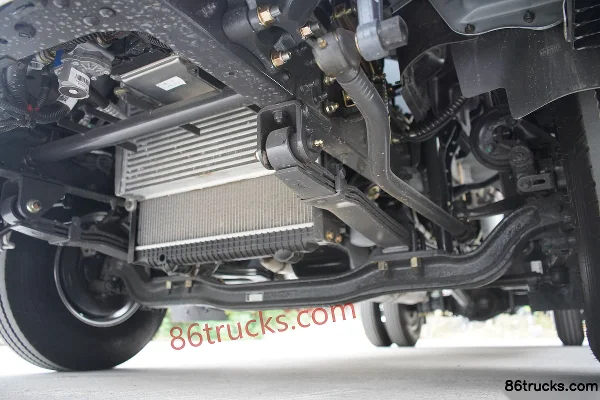 Dongfeng Liuqi Chenglong L2 127hp 4X2(6 wheels) 4.2m Single-row Box Van Light Truck Chassis (3) | 86Trucks