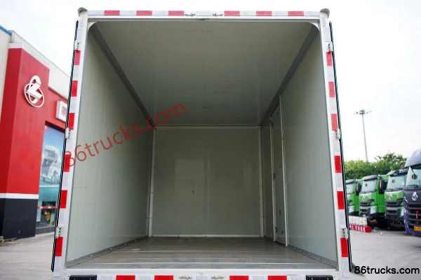 Dongfeng Liuqi Chenglong L2 127hp 4X2(6 wheels) 4.2m Single-row Box Van Light Truck Body (1) | 86Trucks