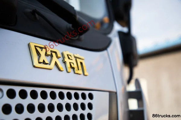 Foton Auman R Pro Series 220 hp 4X2(6 wheels) 9.78m AMT Automatic Transmission Van Cargo Truck Exterior (2) | 86Trucks