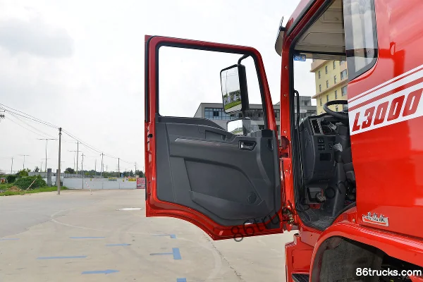 SHACMAN Delong L3000 Flagship Edition 245 hp 6X2(8 wheels) 8.7m Stake Cargo Truck (China VI) Cab (1) | 86Trucks