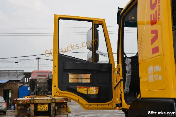 SAIC Hongyan Genlyon C6 380 hp 8X4(12 wheels) 6.8 m Dump Truck (Short Body) (China VI) Cab (1) | 86Trucks