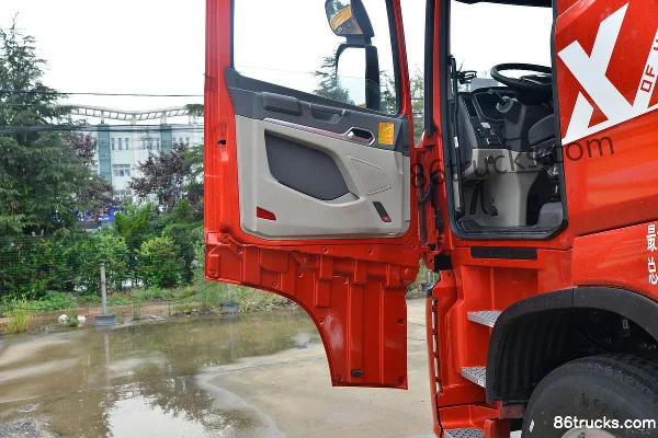 Sinotruk HOWO Max Heavy Truck Flagship Edition 550 hp 6X4(10 wheels) AMT Automatic Tractor Truck (China VI) Cab (2) | 86Trucks