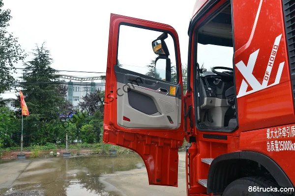 Sinotruk HOWO Max Heavy Truck Flagship Edition 550 hp 6X4(10 wheels) AMT Automatic Tractor Truck (China VI) Cab (1) | 86Trucks