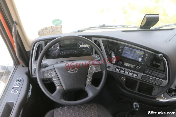 Hyundai Commercial Vehicle New Generation Chuanghu 460 hp 6X4(10 wheels) LNG Tractor Truck (China VI) Cab (1) | 86Trucks