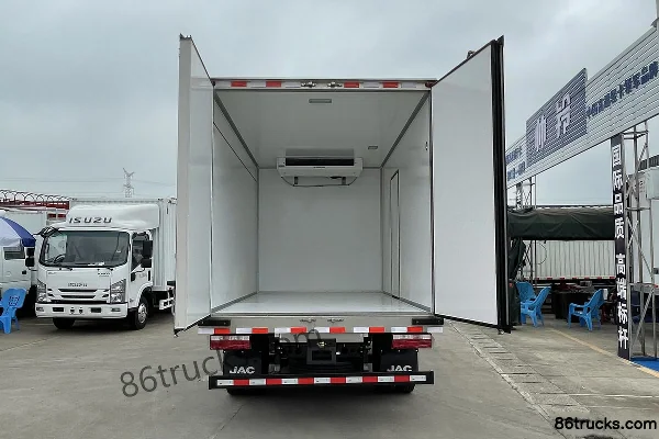 JAC Shuailing Q6 Ice Doctor 160 hp 4X2(6 wheels) 4.015m Refrigerated Truck (China VI) Cab (1) | 86Trucks