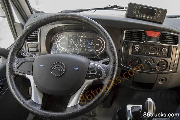 Yutong Pure Electric Second Generation 4.5T 3.95m Electric Refrigerated Truck (Yutong) 90.24kWh 4X2(6 wheels) Cab (1) | 86Trucks