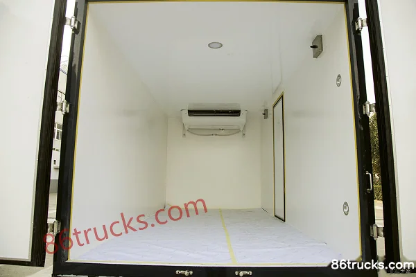 Yutong Pure Electric Second Generation 4.5T 3.95m Electric Refrigerated Truck (Yutong) 90.24kWh 4X2(6 wheels) Body (1) | 86Trucks