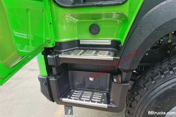 Sinotruk HOWO V7-X 400hp 8X4(12 wheels) 5.6m Dump Truck (China VI) Cab (2) | 86Trucks