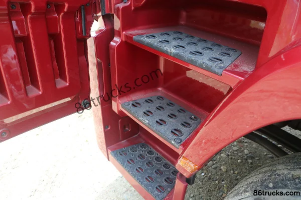 Hyundai Commercial Vehicle New Generation Xcient Heavy Truck 540 hp 6X4(10 wheels) AMT Automatic Tractor Truck (China VI) Cab (2) | 86Trucks