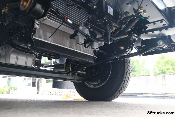 Qingling Lingka 150hp 4X2(6 wheels) 4.13m single-row box light truck Chassis (3) | 86Trucks