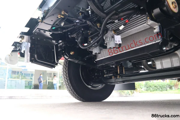 Qingling Lingka 150hp 4X2(6 wheels) 4.13m single-row box light truck Chassis (2) | 86Trucks