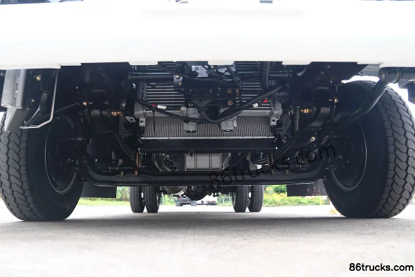Qingling Lingka 150hp 4X2(6 wheels) 4.13m single-row box light truck Chassis (1) | 86Trucks