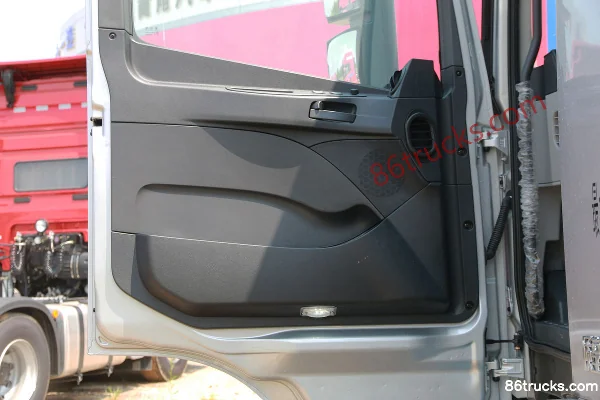 Foton Auman GTL Quality Enjoy Edition Northern Version 440 hp 6X4(10 wheels) Tractor Truck (China VI) Cab (3) | 86Trucks