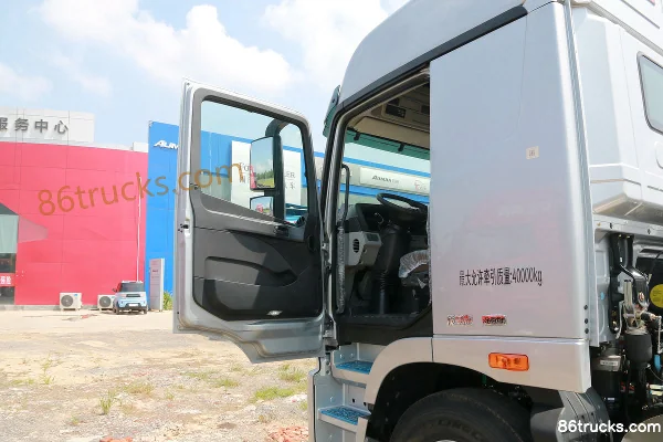Foton Auman GTL Quality Enjoy Edition Northern Version 440 hp 6X4(10 wheels) Tractor Truck (China VI) Cab (1) | 86Trucks