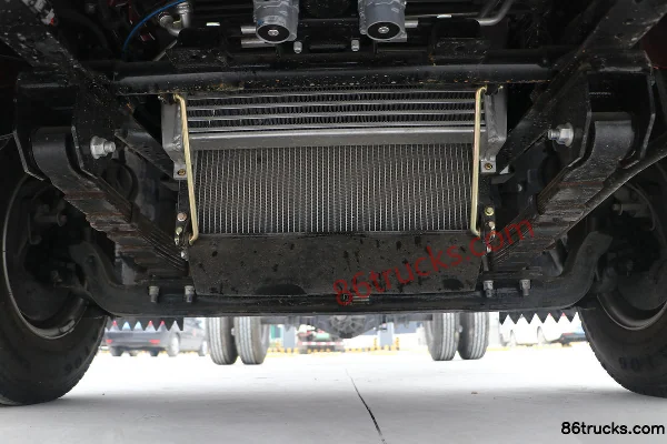 Yuejin Chaoyue C300-33 115 ch 4X2(6 roues) Camion plateau à cabine simple 4,17 m Châssis (1) | 86Trucks