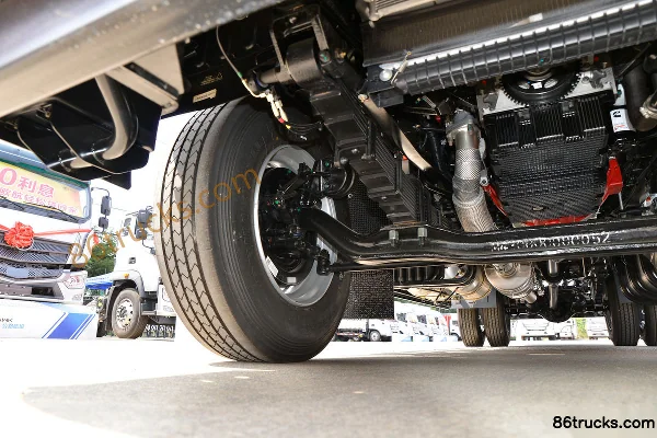 Foton Auhang R Series 220 hp 4X2(6 wheels) 6.8m Flatbed Cargo Truck (China VI) (Axle Ratio 4.1) Chassis (2) | 86Trucks