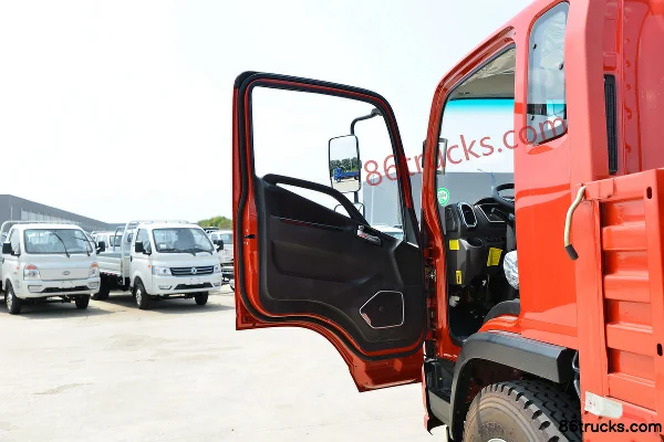 Kama Kaijie M6 Zunxiang Edition 190 hp 4X2(6 wheels) 5.33m Flatbed Cargo Truck Cab (1) | 86Trucks