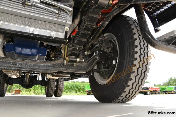Kama Kaijie M6 Zunxiang Edition 190 hp 4X2(6 wheels) 5.33m Flatbed Cargo Truck Chassis (3) | 86Trucks