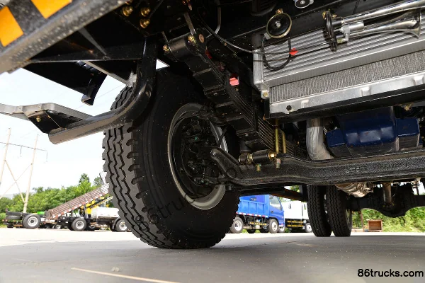 Kama Kaijie M6 Zunxiang Edition 190 hp 4X2(6 wheels) 5.33m Flatbed Cargo Truck Chassis (2) | 86Trucks