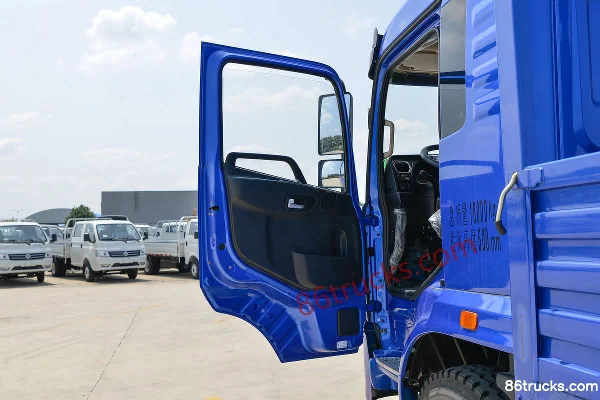 Kama Yunteng 220 hp 4X2(6 wheels) 6.75m Flatbed Cargo Truck (China VI) Cab (1) | 86Trucks