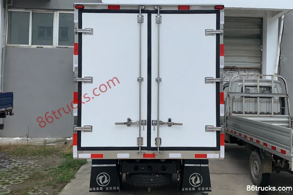 Dongfeng Xiaobawang W18 122hp 4X2(6 wheels) refrigerated truck Exterior (3) | 86Trucks