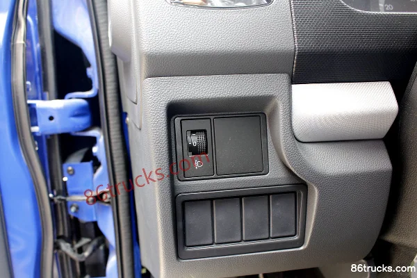 Dongfeng Duolika D6-L Ruineng Edition 140 hp 4X2(6 wheels) 4.17m Single Row Van Light Truck (China VI) Cab (3) | 86Trucks