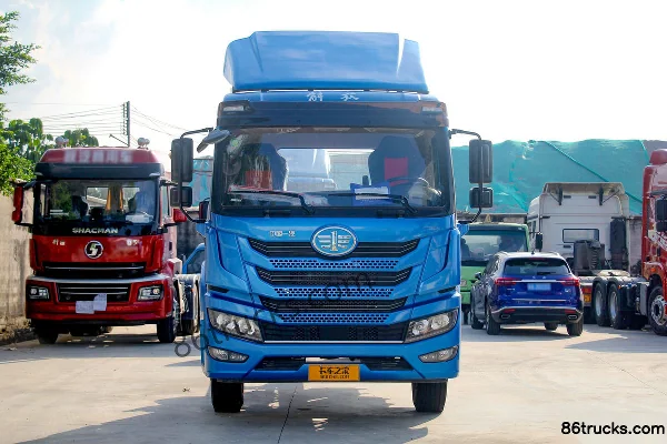 FAW Jiefang Qingdao Long VH Medium Truck 2.0 220hp 4X2(6 wheels) 8.2m Wing Opening Box Cargo Truck (China VI) Exterior (2) | 86Trucks