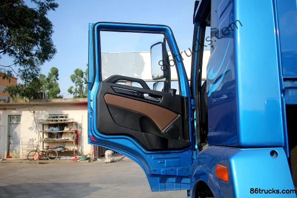 FAW Jiefang Qingdao Long VH Medium Truck 2.0 220hp 4X2(6 wheels) 8.2m Wing Opening Box Cargo Truck (China VI) Cab (1) | 86Trucks