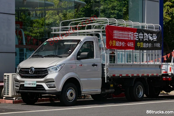 Dongfeng Xiaobawang W18 1.6L 122 ch 4X2(6 roues) camion léger à ridelles, cabine simple 3,7 m Extérieur (3) | 86Trucks