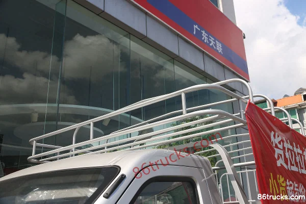 Dongfeng Xiaobawang W18 1.6L 122 ch 4X2(6 roues) camion léger à ridelles, cabine simple 3,7 m Carrosserie (1) | 86Trucks