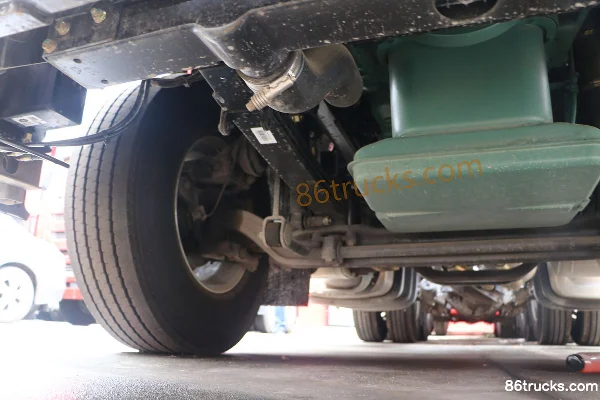 FAW Jiefang Qingdao JH6⁺ Heavy Truck Living Cabin Edition Four-Season 550hp 6X4(10 wheels) AMT Automatic Tractor Truck (China VI) Chassis (2