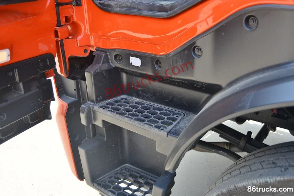 Dongfeng Commercial Vehicle Tianjin KR Comfort Edition 260hp 4X2(6 wheels) 6.8m Stake Truck Cab (1) | 86Trucks