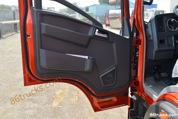 Sinotruk HOWO Hanjiang 160 hp 4X2(6 wheels) 4.15m Single Row Cage Van Light Truck Cab (2) | 86Trucks