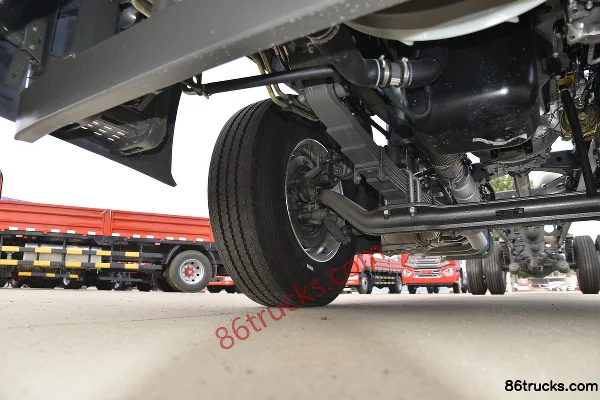 Sinotruk HOWO NX Medium Truck 245 hp 4X2(6 wheels) 8.6m Van Cargo Truck Chassis (2) | 86Trucks