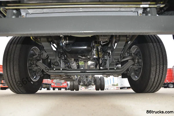 Sinotruk HOWO NX Medium Truck 245 hp 4X2(6 wheels) 8.6m Van Cargo Truck Chassis (1) | 86Trucks