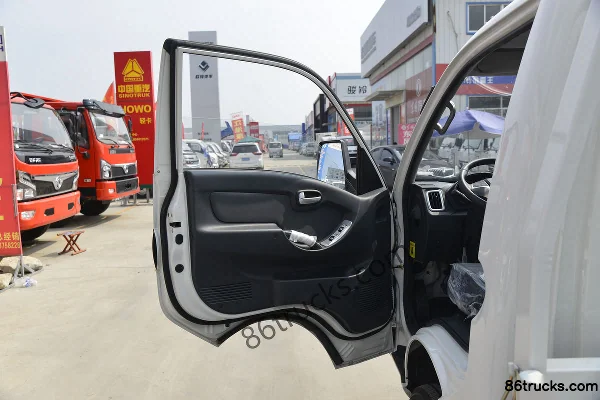 Dongfeng Little King W17 1.6L 123 hp 4X2(6 wheels) 3.35m Single Row Flatbed Light Truck (Wide Track) Cab (1) | 86Trucks