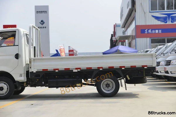 Dongfeng Little King W17 1.6L 123 hp 4X2(6 wheels) 3.35m Single Row Flatbed Light Truck (Wide Track) Body (2) | 86Trucks