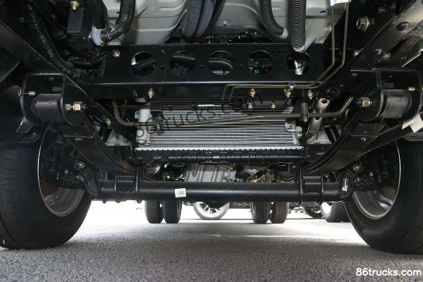 Dongfeng T5 1.6L 122 hp 4X2(6 wheels) Gasoline 3.965m Single Row Stake Truck (China VI) Chassis (1) | 86Trucks