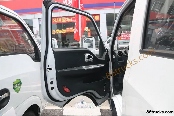 Dongfeng T5 1.6L 105hp 4X2(6 wheels) CNG 2.99m Double Row Van Truck (China VI) Cab (1) | 86Trucks