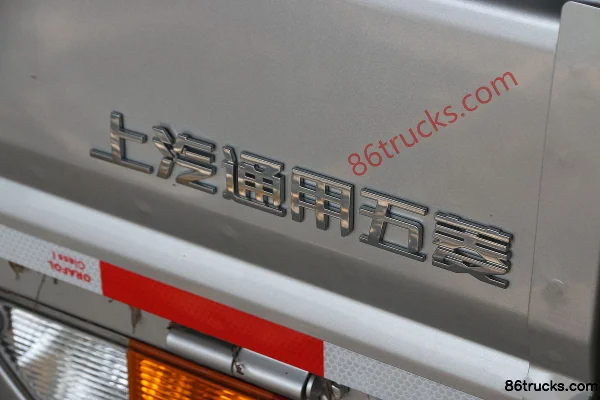 Wuling Rongguang 1.5L 107 hp 4X2(6 wheels) Gasoline 2.31m Double Row Stake Light Truck (China VI) Body (3) | 86Trucks